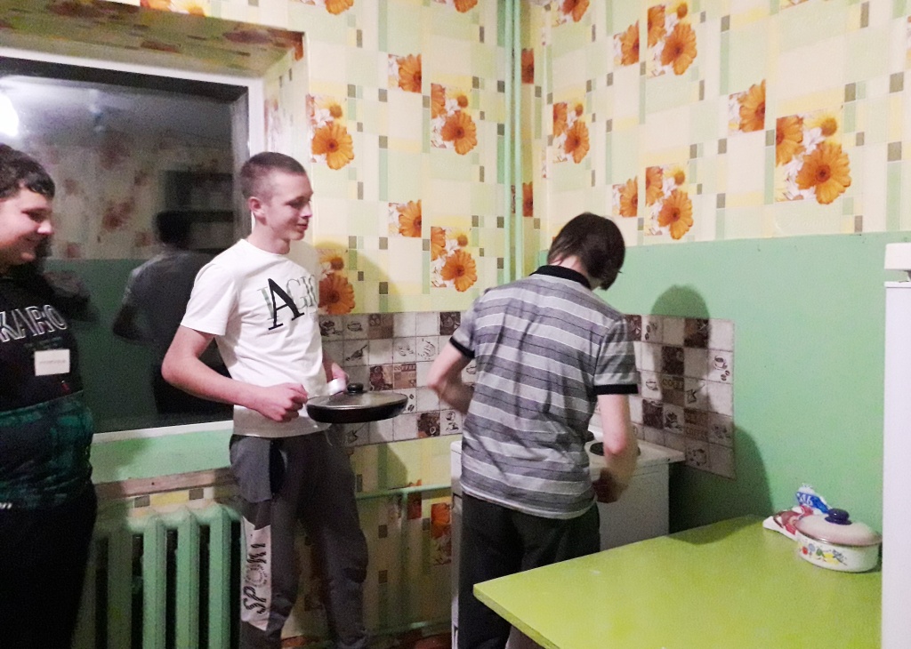проверка порядка на кухне.jpg