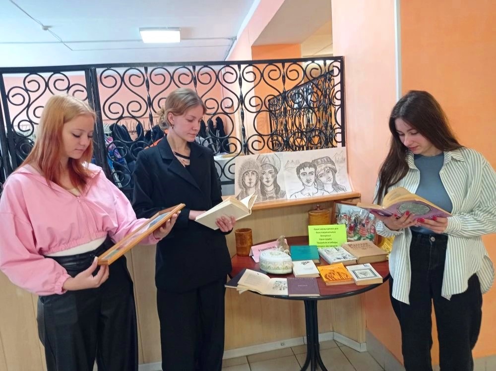 Книги поэтов разн.народов.jpeg